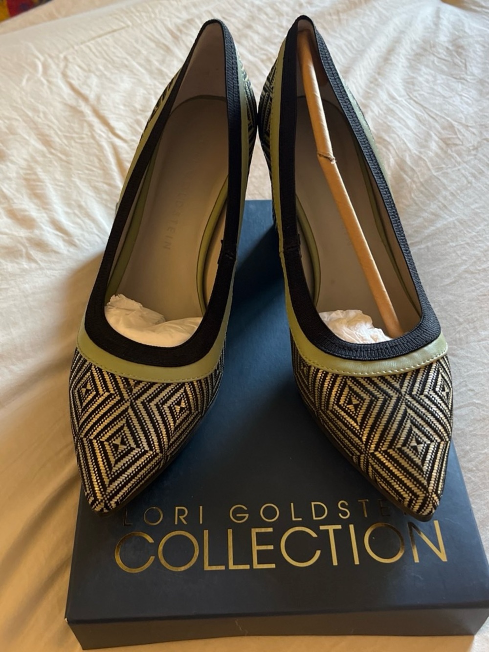 Lori Goldstein women's Pointed Toe Flats in Black & Olive. New in box